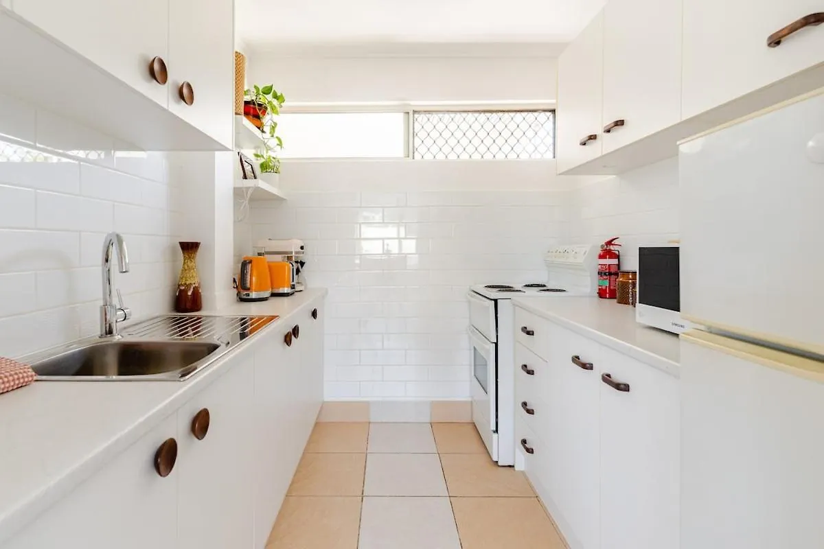Mid Century Pad 1Bed 1Bath 1Car 10 Mins To Cbd Apartment Brisbane