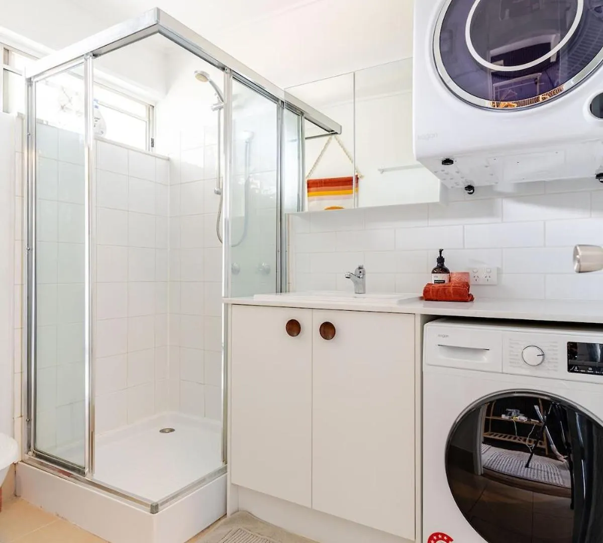 Mid Century Pad 1Bed 1Bath 1Car 10 Mins To Cbd Apartment Brisbane Australia
