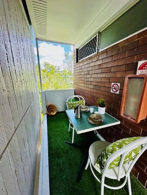 Mid Century Pad 1Bed 1Bath 1Car 10 Mins To Cbd Apartment Brisbane