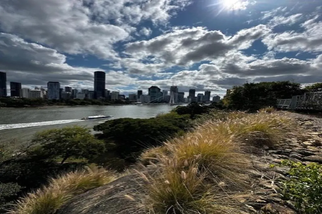 Mid Century Pad 1Bed 1Bath 1Car 10 Mins To Cbd Apartment Brisbane Australia