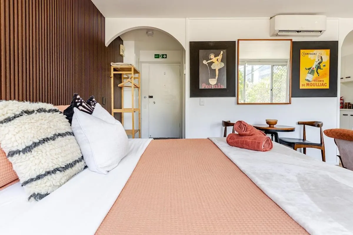 Mid Century Pad 1Bed 1Bath 1Car 10 Mins To Cbd Apartment Brisbane Australia